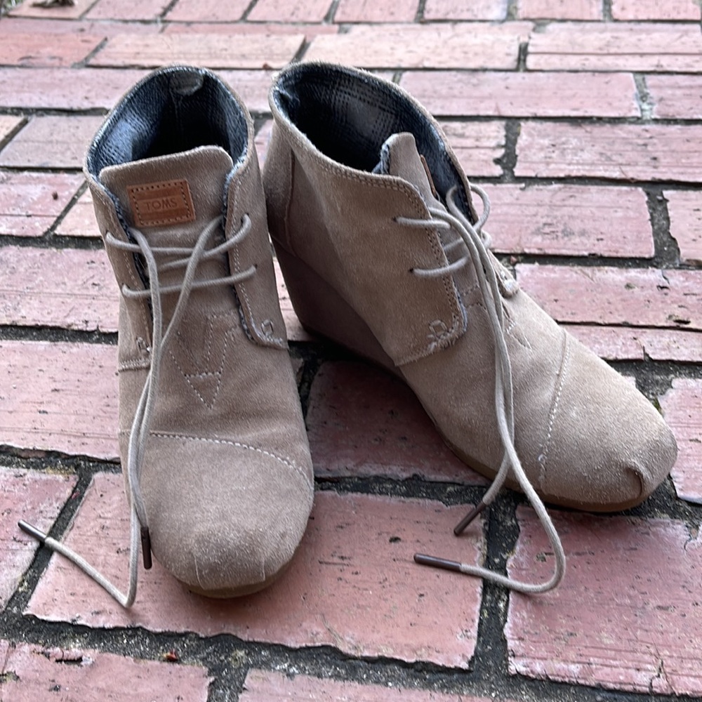 TOM’s Booties - Picture 4 of 6